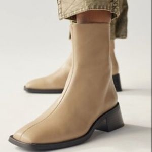 Vagabond Caramel Booties Sz 8